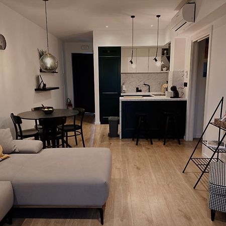Dawn & Dusk - Modern Two Bedroom Apartment With Mountain Views Чилипи Екстер'єр фото