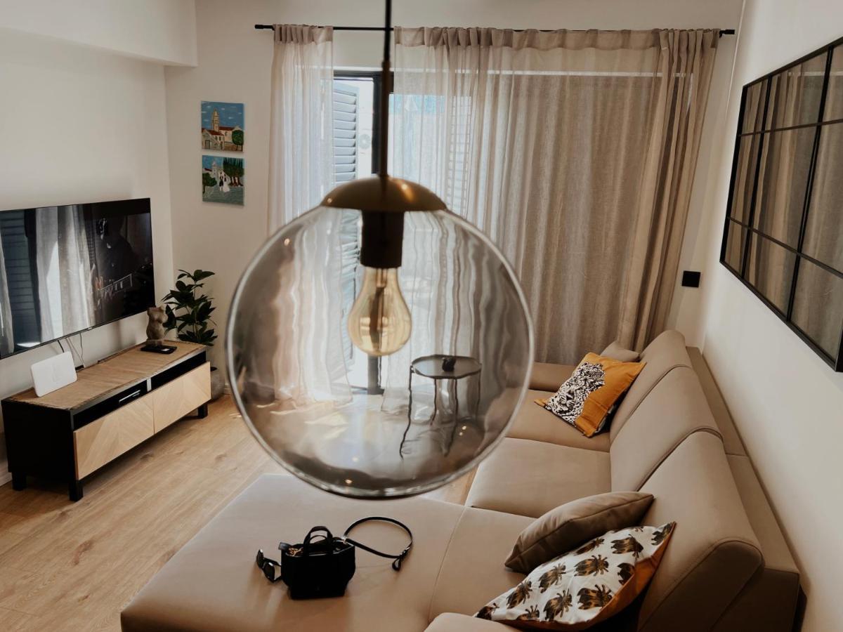 Dawn & Dusk - Modern Two Bedroom Apartment With Mountain Views Чилипи Екстер'єр фото