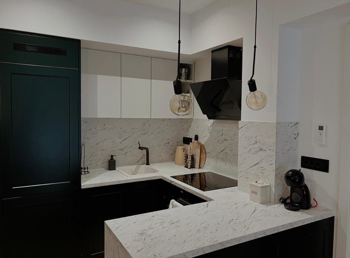 Dawn & Dusk - Modern Two Bedroom Apartment With Mountain Views Чилипи Екстер'єр фото