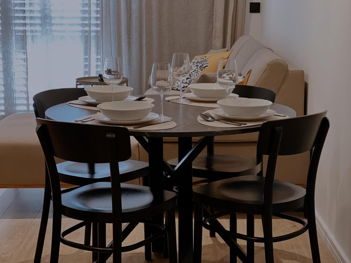 Dawn & Dusk - Modern Two Bedroom Apartment With Mountain Views Чилипи Екстер'єр фото