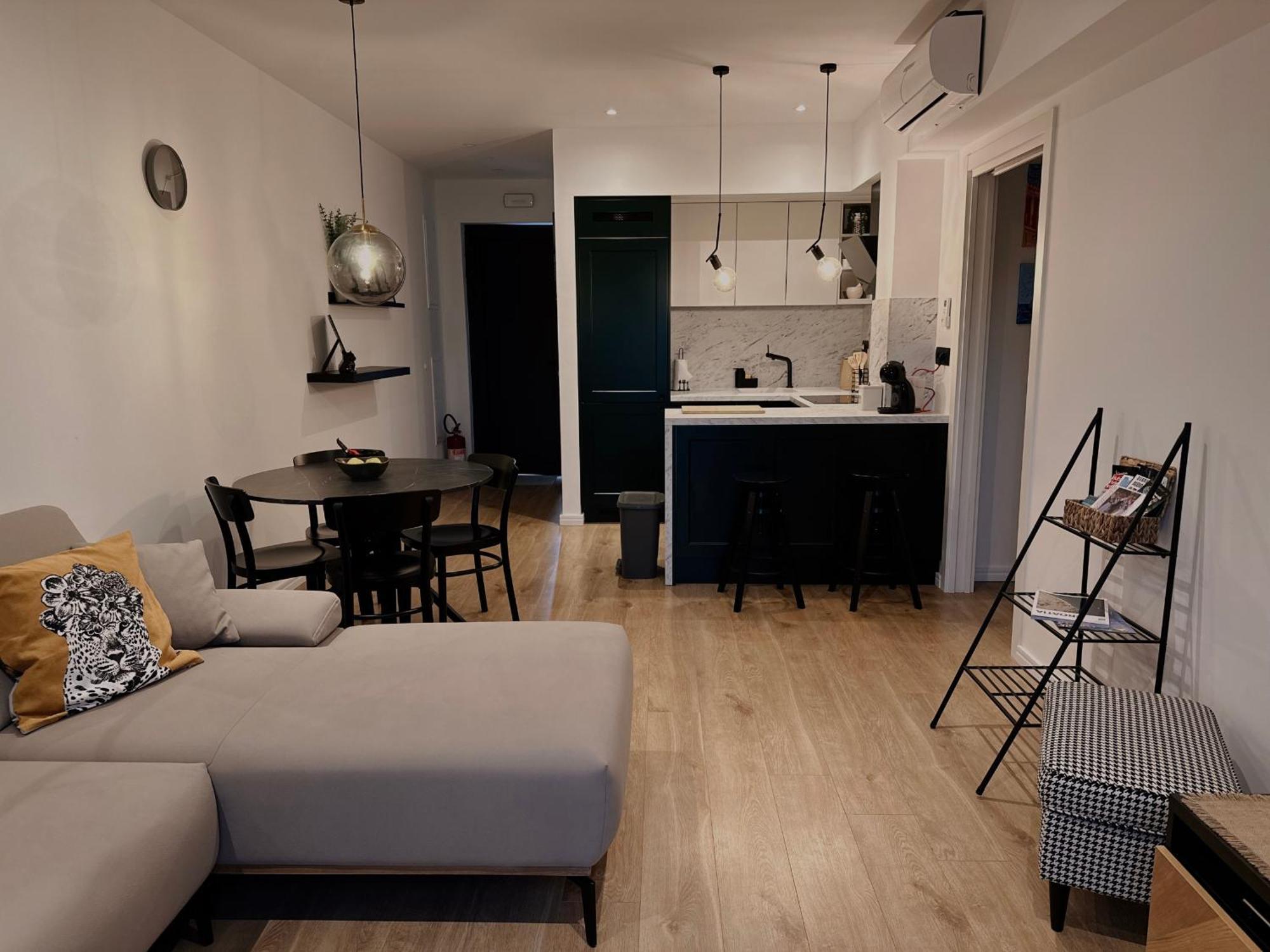 Dawn & Dusk - Modern Two Bedroom Apartment With Mountain Views Чилипи Екстер'єр фото